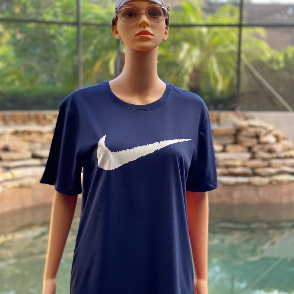 NIKE WOMENS SWOOSH TEE MEDIUM‎ BLUE